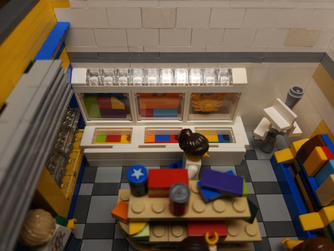 Frozen food shelf